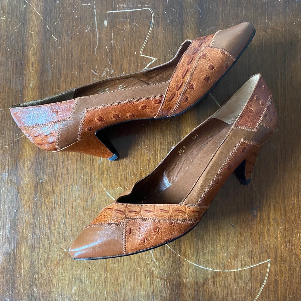 Vintage Leather Kitten heels